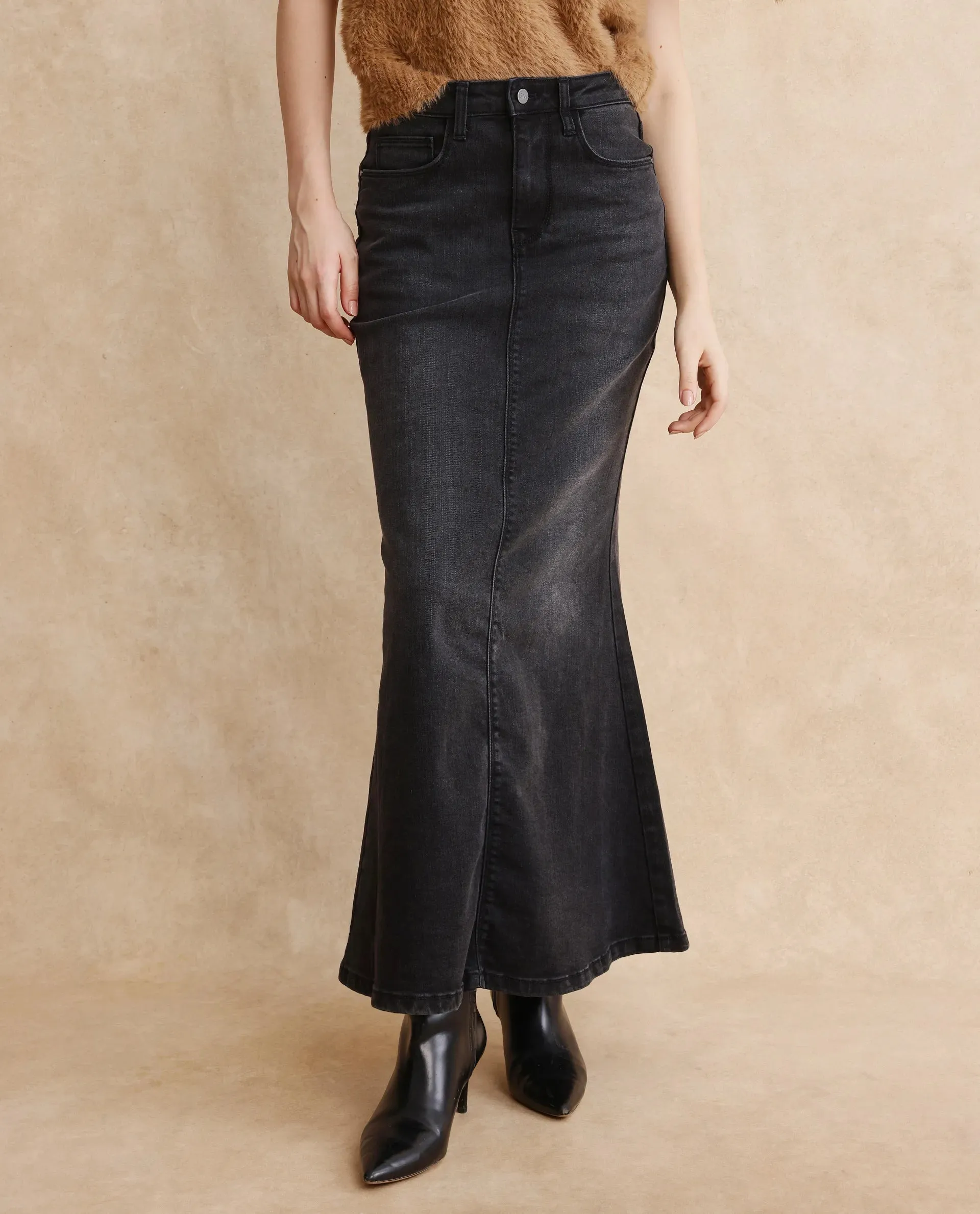 Rareism Women Stinger Black Cotton Polyester Fabric Regular Fit Plain Skirt