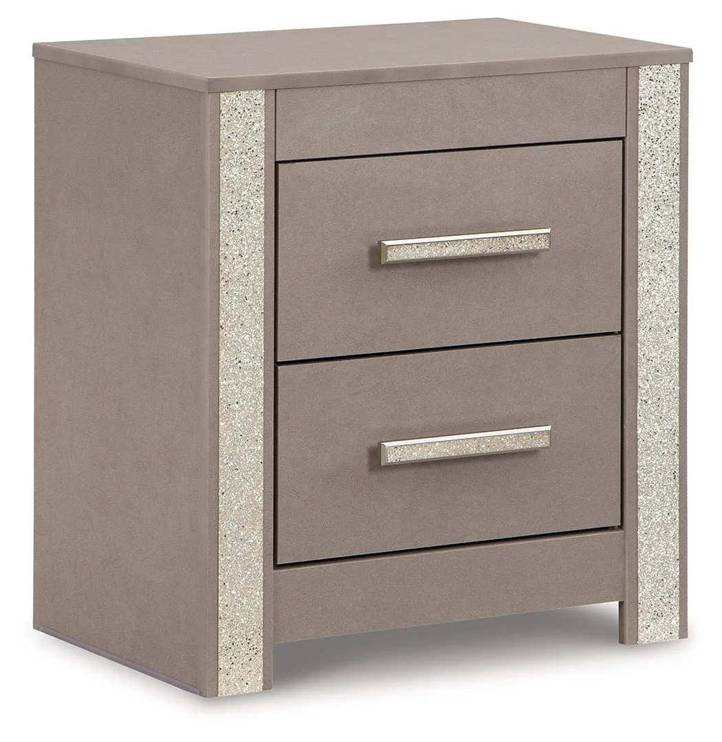 Surancha Queen Panel Bed with Mirrored Dresser, Chest and Nightstand in Gray