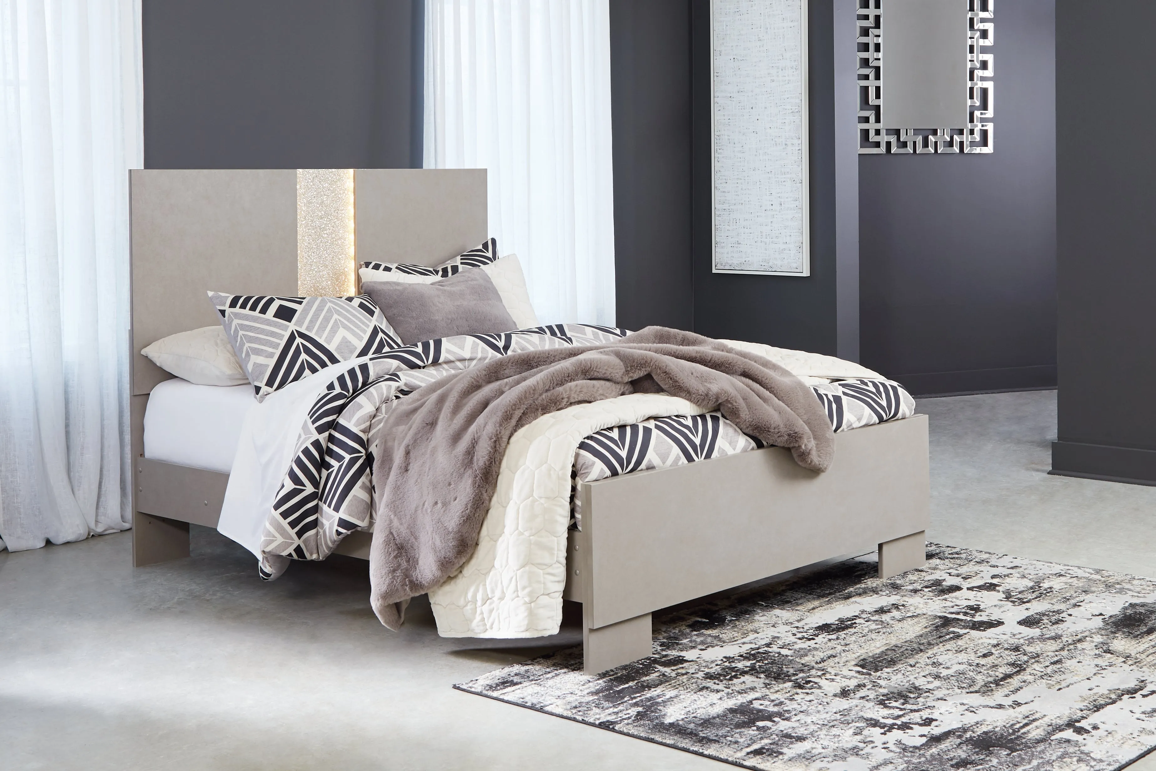 Surancha Queen Panel Bed with Mirrored Dresser, Chest and Nightstand in Gray