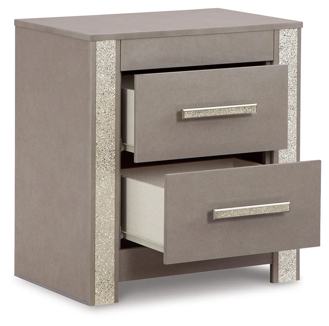 Surancha Queen Panel Bed with Mirrored Dresser, Chest and Nightstand in Gray