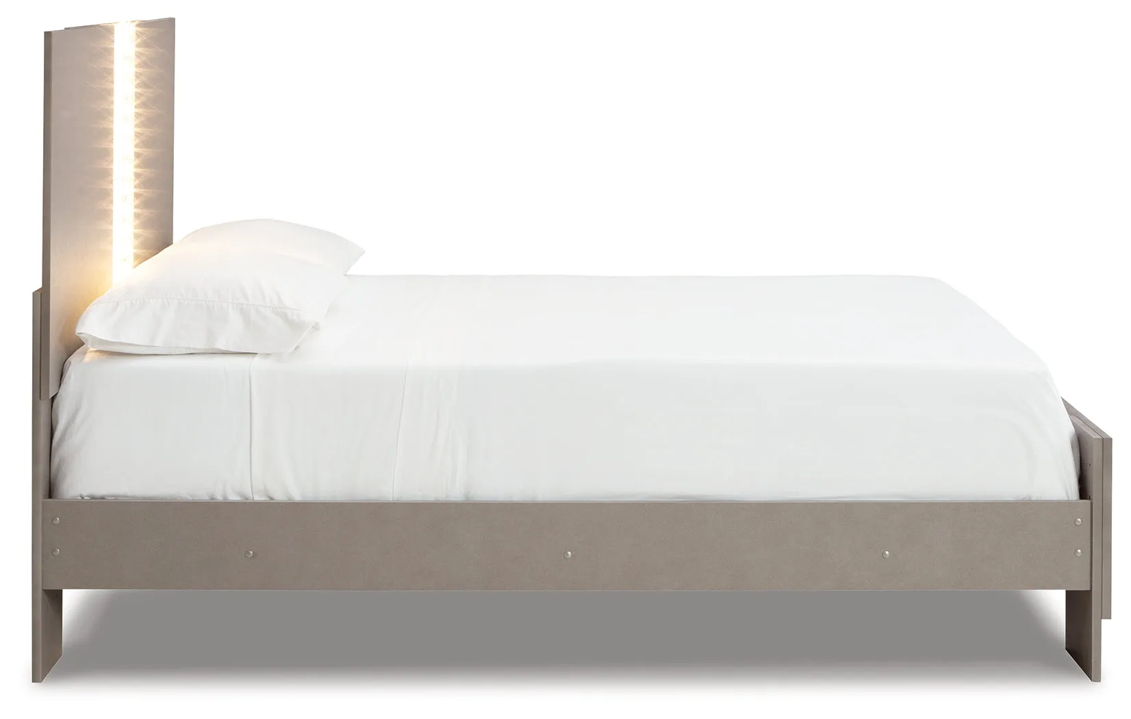 Surancha Queen Panel Bed with Mirrored Dresser, Chest and Nightstand in Gray